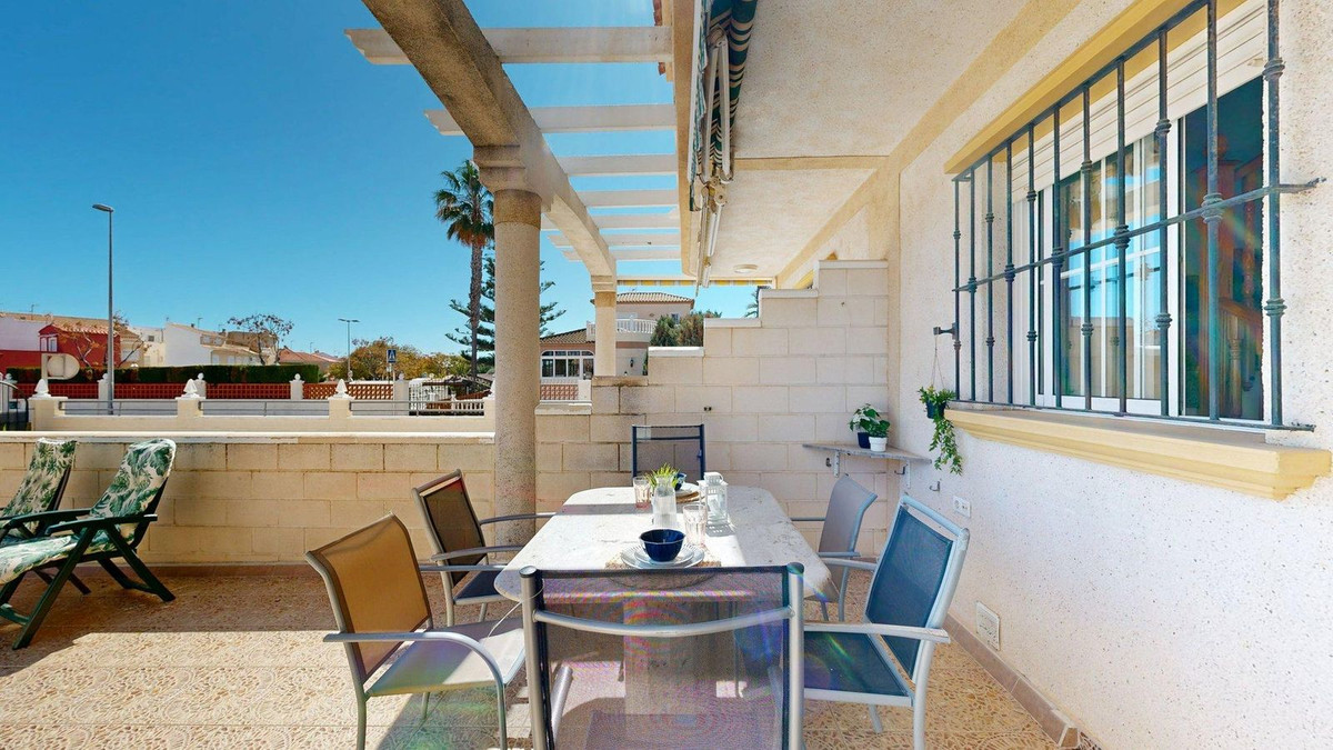 For sale - 3 Bedroom 2 Bathroom House - Townhouse in Pilar de la Horadada - Torre de la Horadada  - Alicante