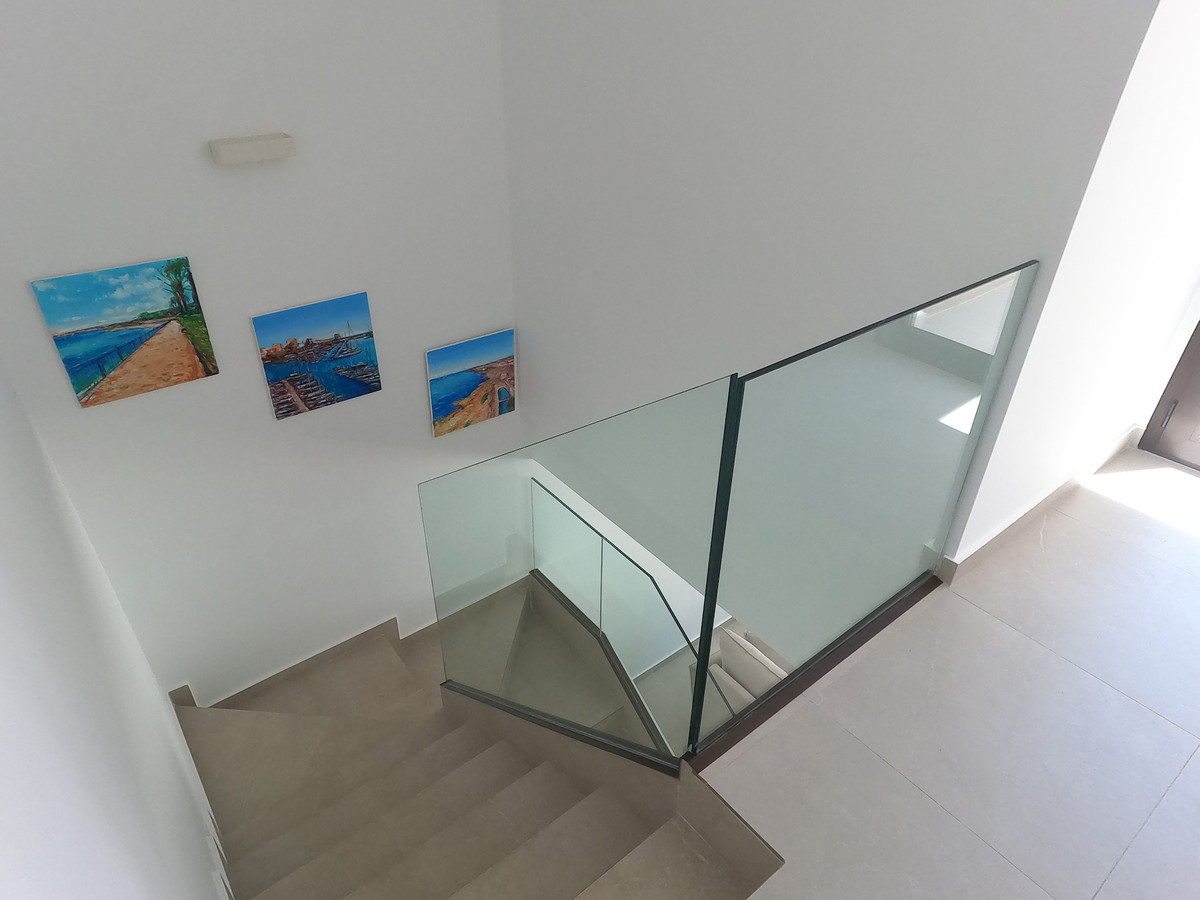 For sale - 4 Bedroom 4 Bathroom House - Detached Villa in Algorfa - La Finca Golf  - Alicante