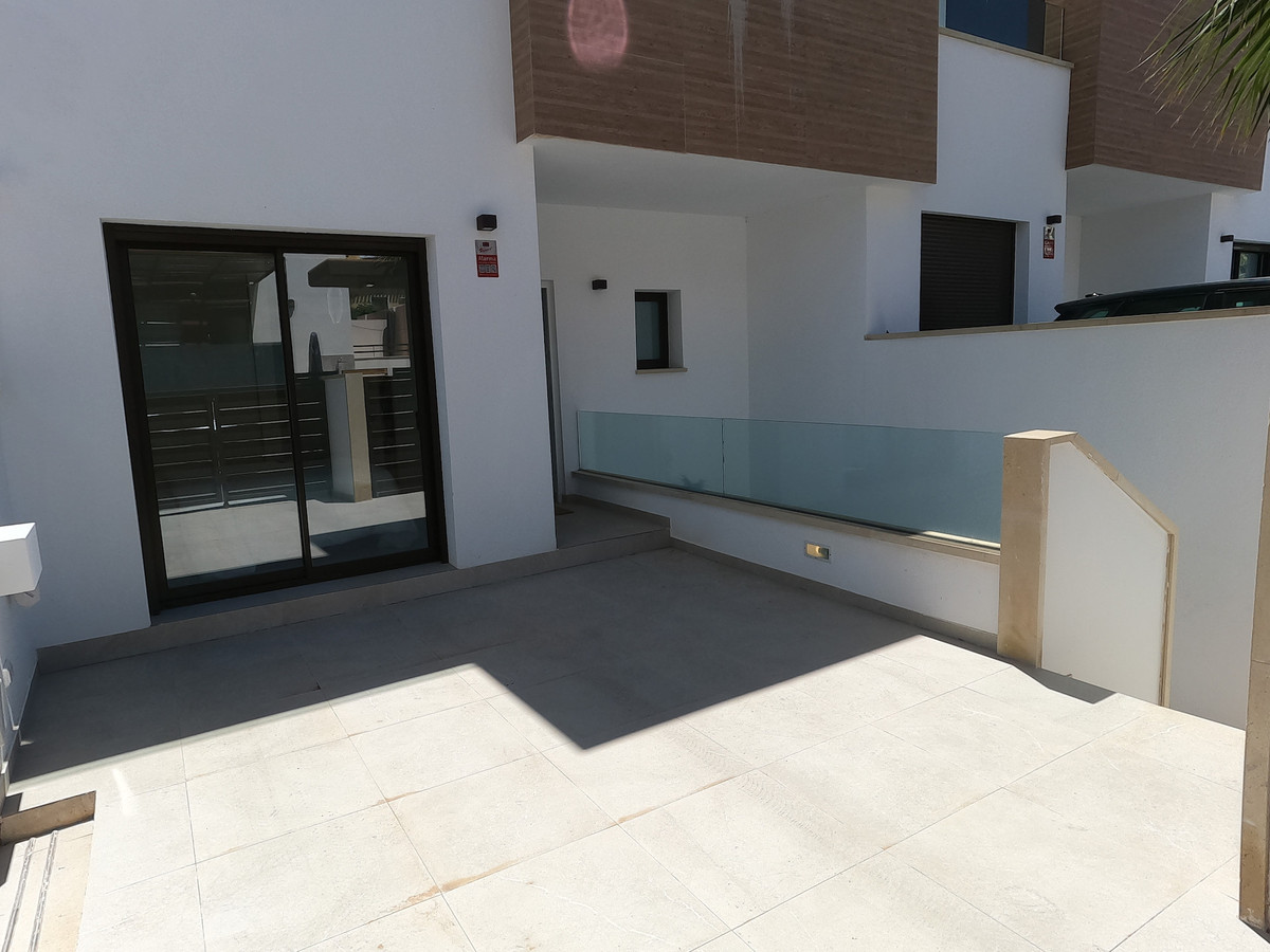 For sale - 4 Bedroom 4 Bathroom House - Detached Villa in Algorfa - La Finca Golf  - Alicante