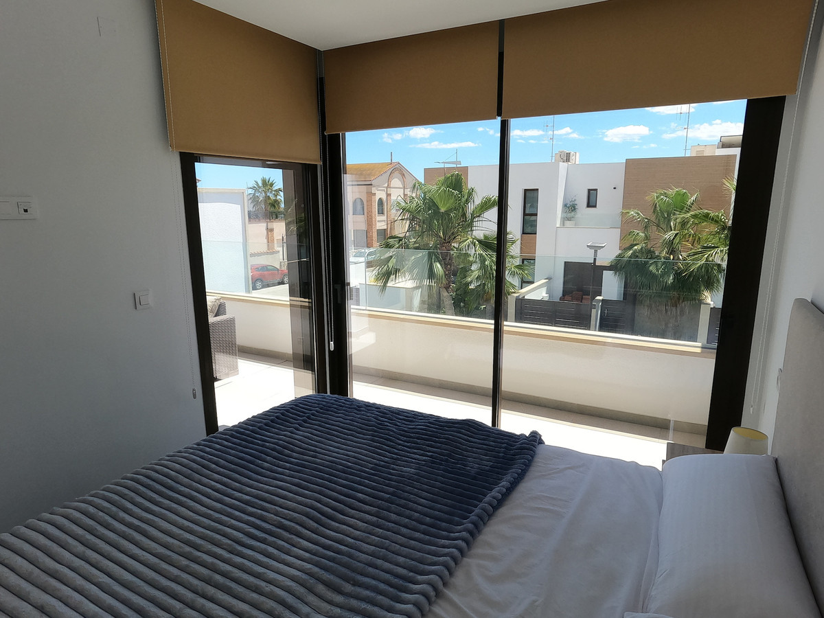 For sale - 4 Bedroom 4 Bathroom House - Detached Villa in Algorfa - La Finca Golf  - Alicante