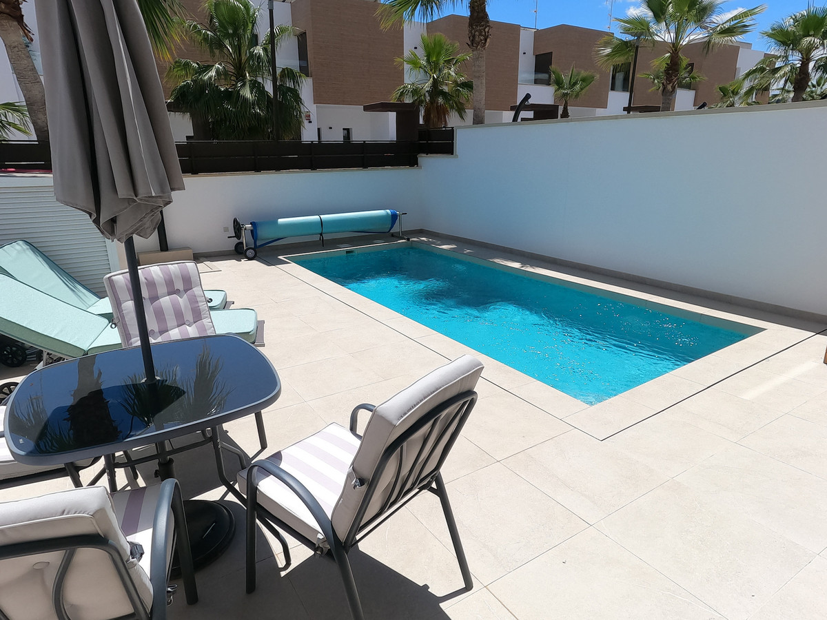 For sale - 4 Bedroom 4 Bathroom House - Detached Villa in Algorfa - La Finca Golf  - Alicante