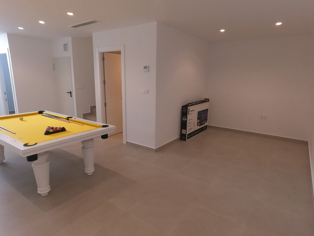 For sale - 4 Bedroom 4 Bathroom House - Detached Villa in Algorfa - La Finca Golf  - Alicante