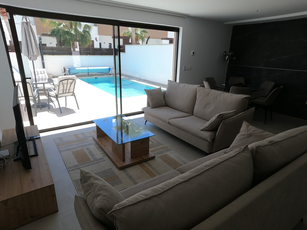 For sale - 4 Bedroom 4 Bathroom House - Detached Villa in Algorfa - La Finca Golf  - Alicante