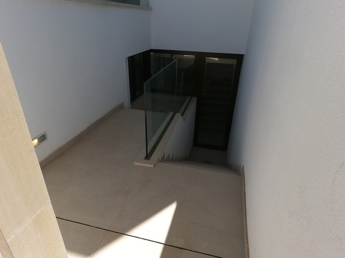 For sale - 4 Bedroom 4 Bathroom House - Detached Villa in Algorfa - La Finca Golf  - Alicante
