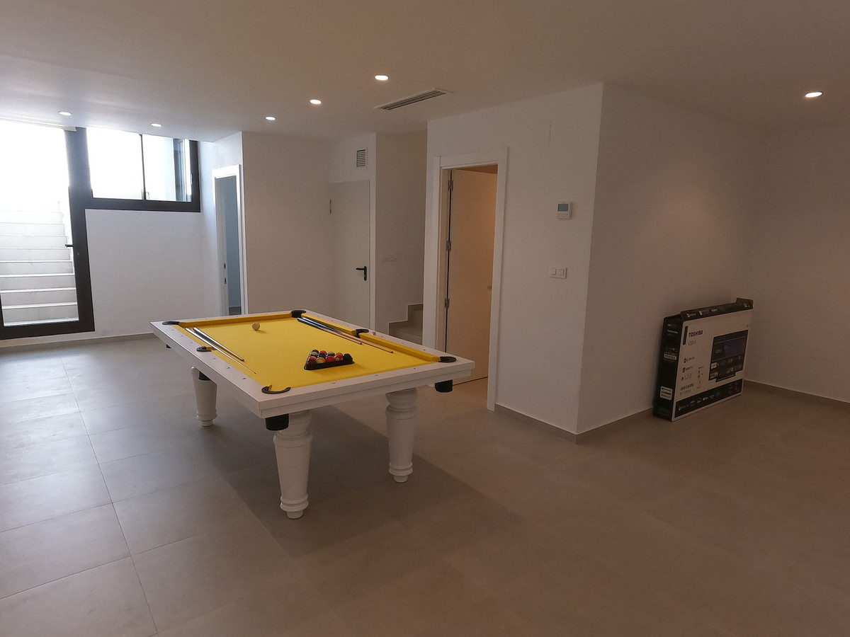 For sale - 4 Bedroom 4 Bathroom House - Detached Villa in Algorfa - La Finca Golf  - Alicante