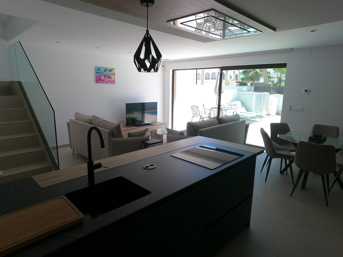For sale - 4 Bedroom 4 Bathroom House - Detached Villa in Algorfa - La Finca Golf  - Alicante