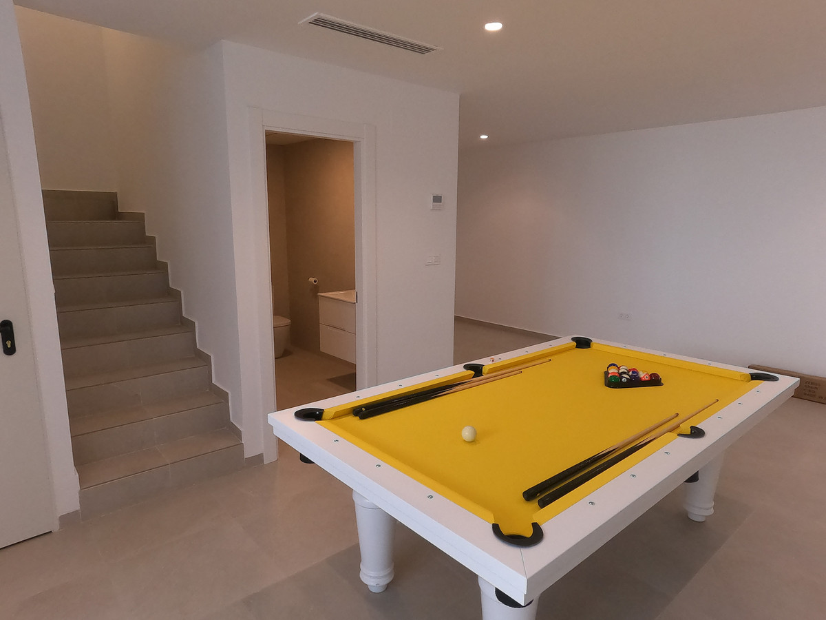 For sale - 4 Bedroom 4 Bathroom House - Detached Villa in Algorfa - La Finca Golf  - Alicante