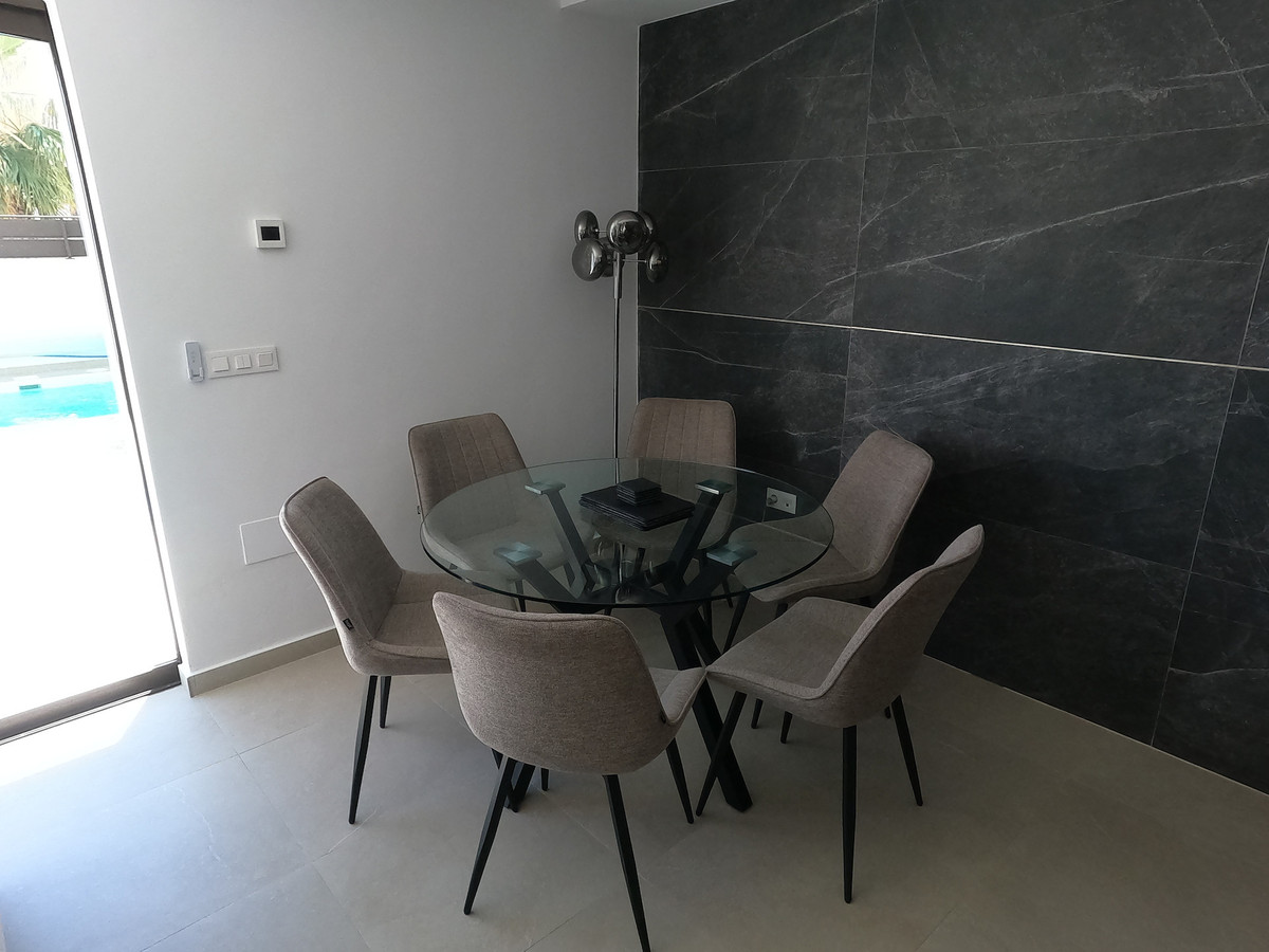 For sale - 4 Bedroom 4 Bathroom House - Detached Villa in Algorfa - La Finca Golf  - Alicante