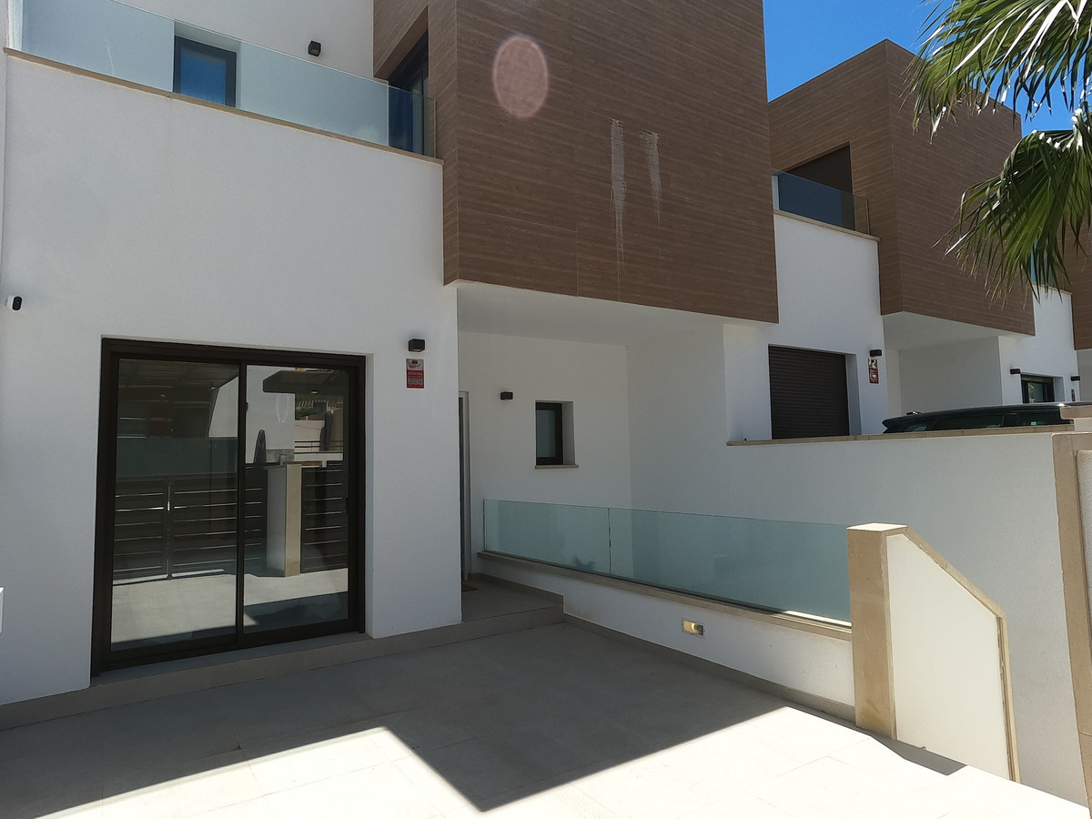 For sale - 4 Bedroom 4 Bathroom House - Detached Villa in Algorfa - La Finca Golf  - Alicante