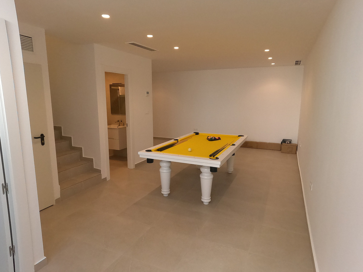 For sale - 4 Bedroom 4 Bathroom House - Detached Villa in Algorfa - La Finca Golf  - Alicante