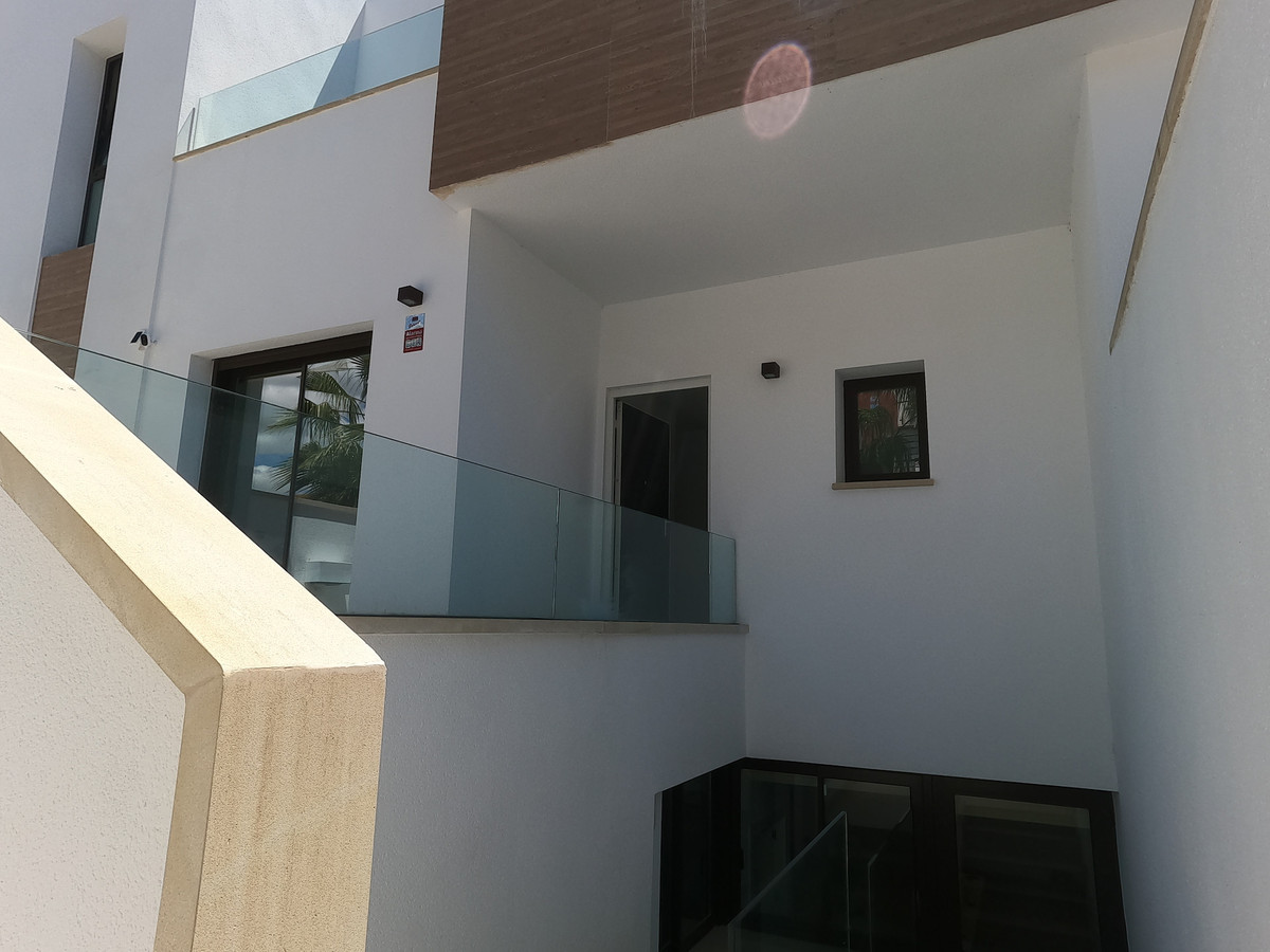 For sale - 4 Bedroom 4 Bathroom House - Detached Villa in Algorfa - La Finca Golf  - Alicante