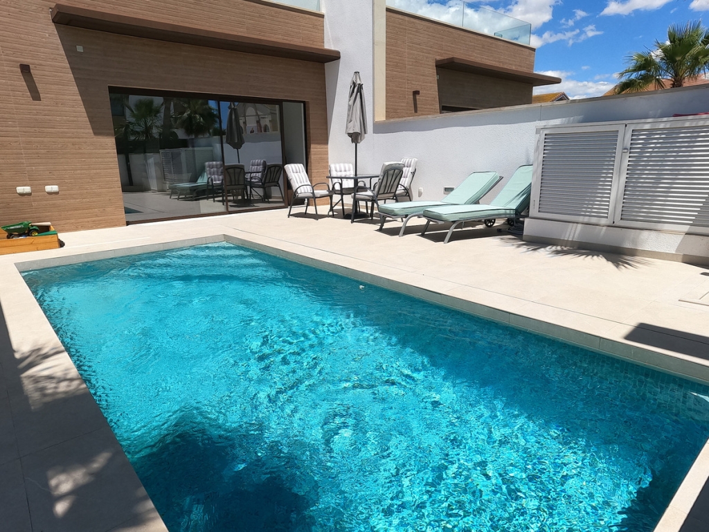 4 Bedroom 4 Bathroom House - Detached Villa in Algorfa