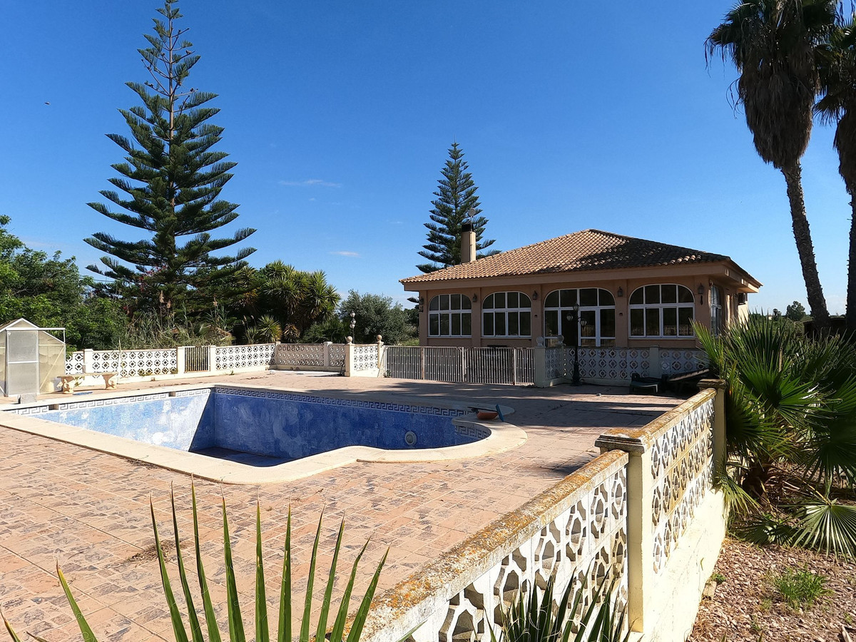 For sale - 4 Bedroom 2 Bathroom House - Detached Villa in Dolores - Dolores Centro  - Alicante