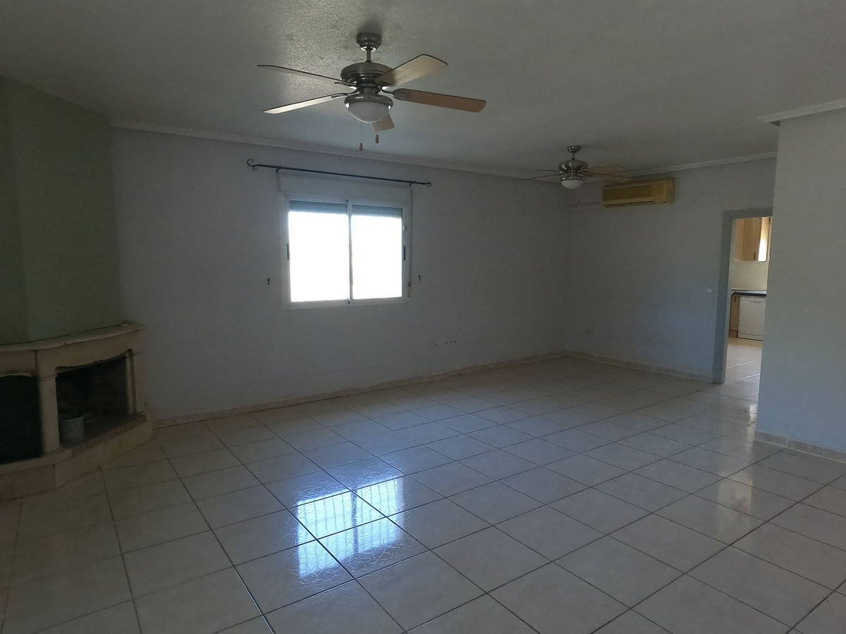 For sale - 4 Bedroom 2 Bathroom House - Detached Villa in Dolores - Dolores Centro  - Alicante