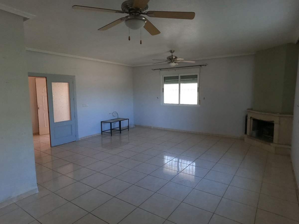 For sale - 4 Bedroom 2 Bathroom House - Detached Villa in Dolores - Dolores Centro  - Alicante