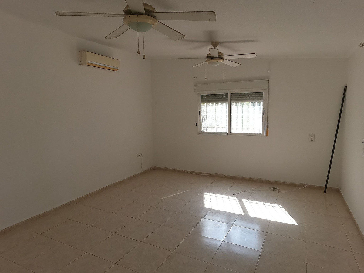 For sale - 4 Bedroom 2 Bathroom House - Detached Villa in Dolores - Dolores Centro  - Alicante
