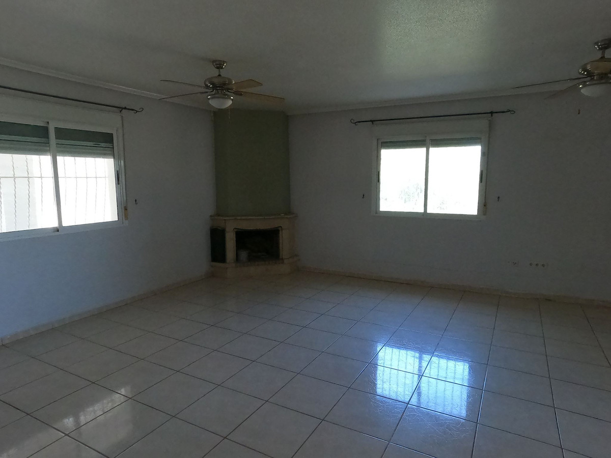 For sale - 4 Bedroom 2 Bathroom House - Detached Villa in Dolores - Dolores Centro  - Alicante