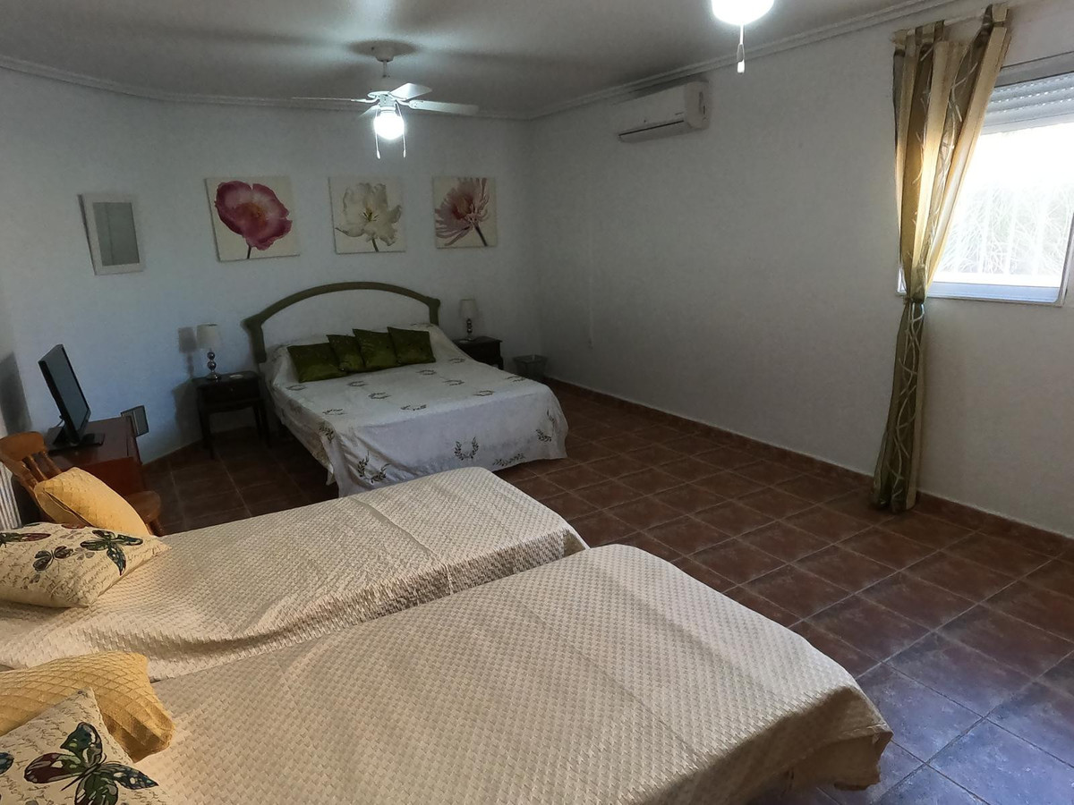 For sale - 4 Bedroom 3 Bathroom House - Detached Villa in Algorfa - Algorfa Centro  - Alicante