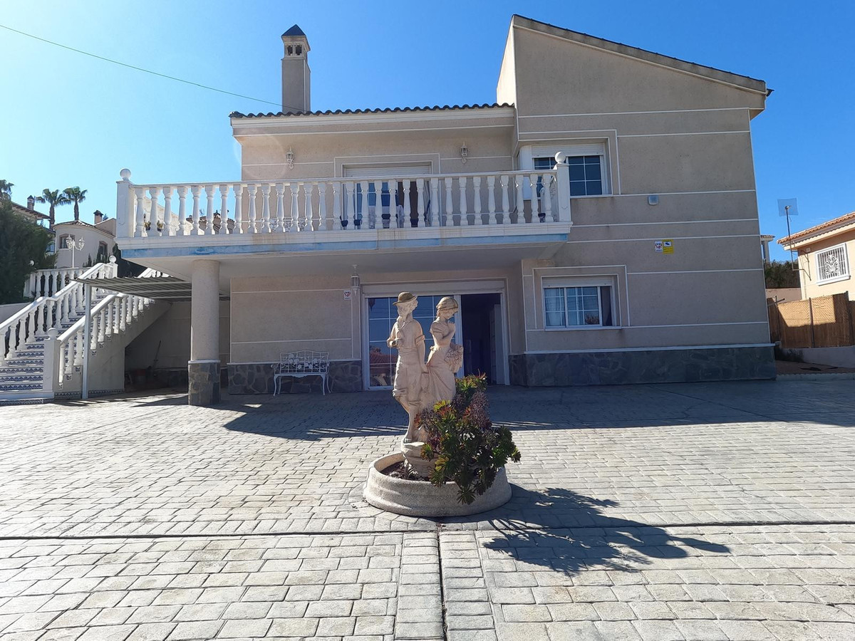 For sale - 4 Bedroom 3 Bathroom House - Detached Villa in Algorfa - Algorfa Centro  - Alicante