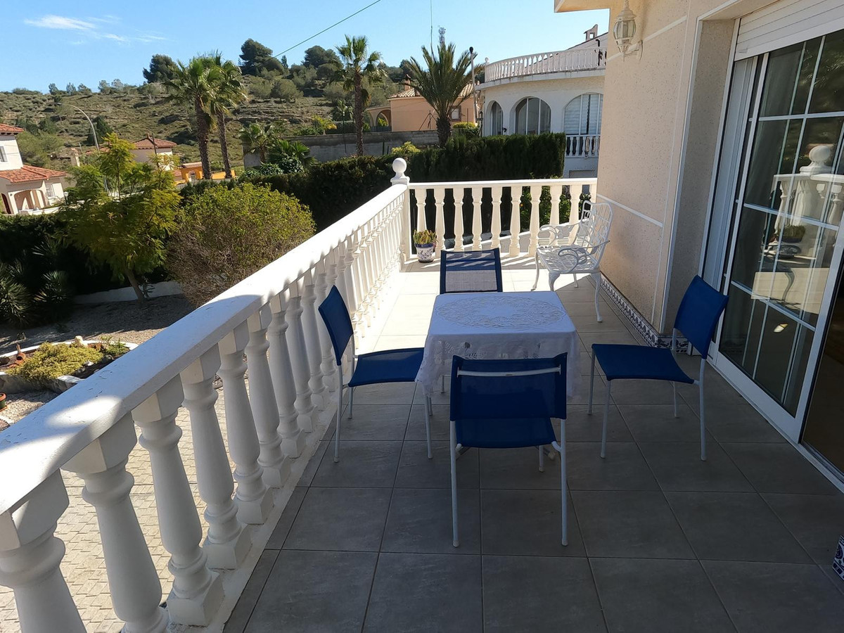 For sale - 4 Bedroom 3 Bathroom House - Detached Villa in Algorfa - Algorfa Centro  - Alicante