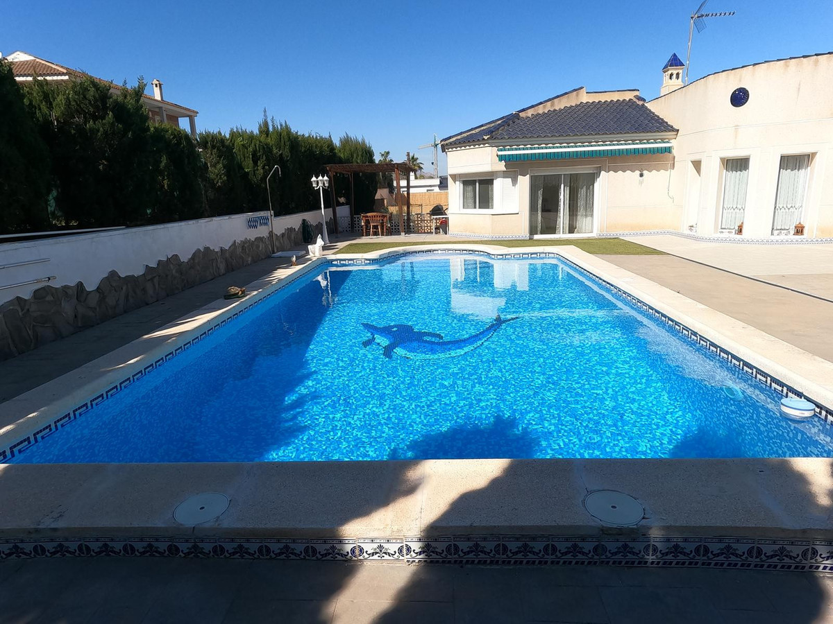 For sale - 4 Bedroom 3 Bathroom House - Detached Villa in Algorfa - Algorfa Centro  - Alicante