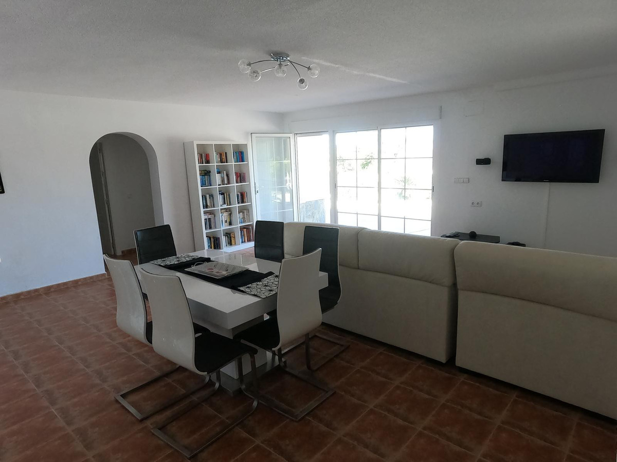 For sale - 4 Bedroom 3 Bathroom House - Detached Villa in Algorfa - Algorfa Centro  - Alicante