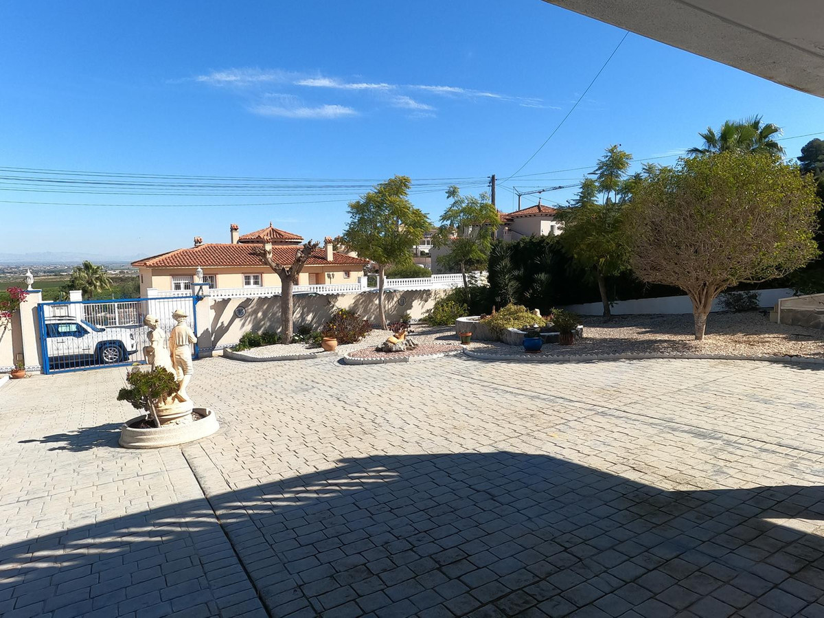 For sale - 4 Bedroom 3 Bathroom House - Detached Villa in Algorfa - Algorfa Centro  - Alicante