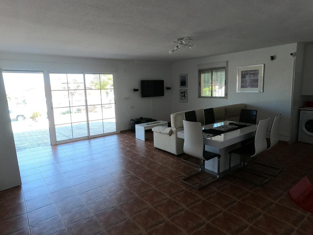 For sale - 4 Bedroom 3 Bathroom House - Detached Villa in Algorfa - Algorfa Centro  - Alicante