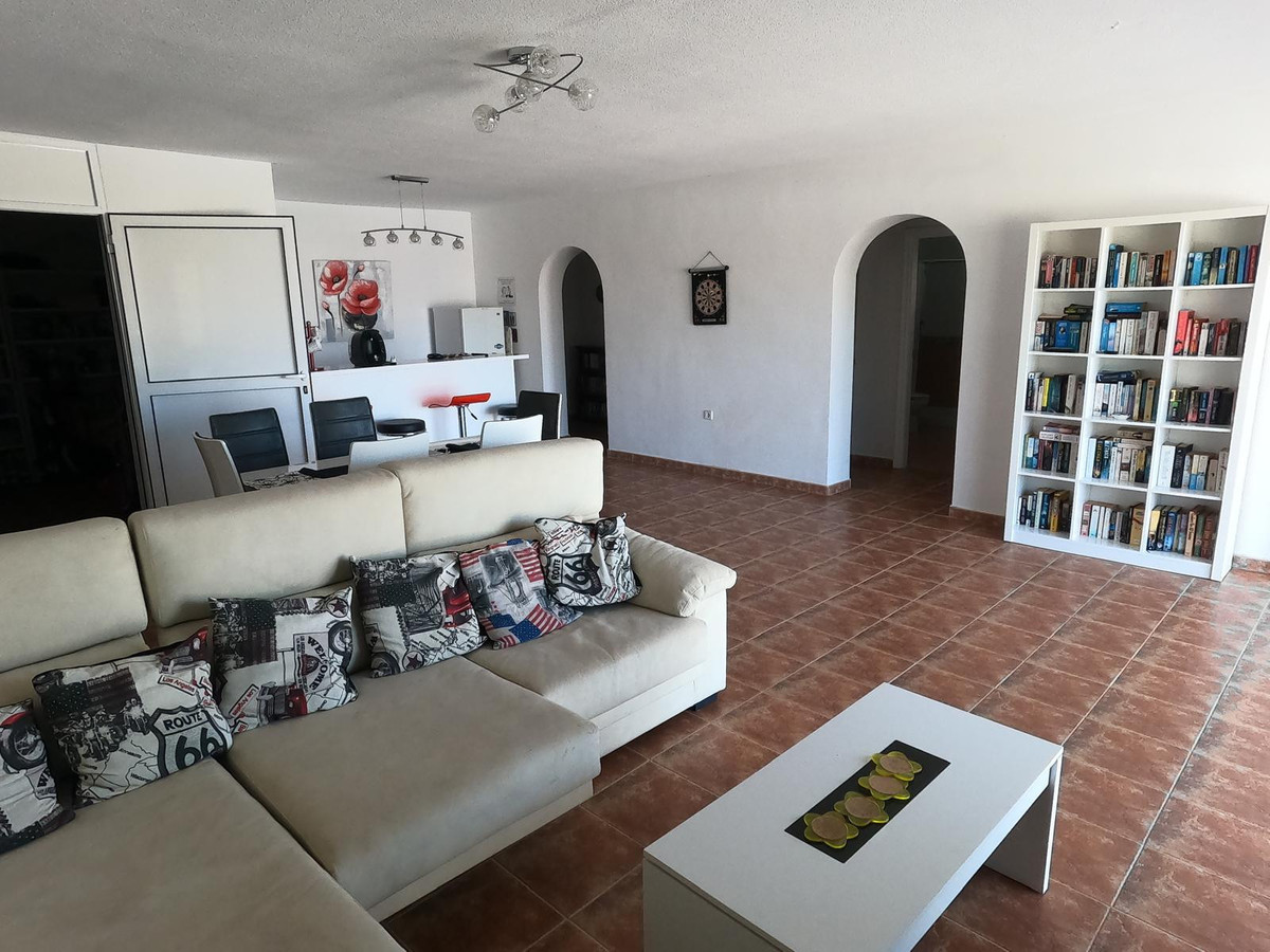 For sale - 4 Bedroom 3 Bathroom House - Detached Villa in Algorfa - Algorfa Centro  - Alicante