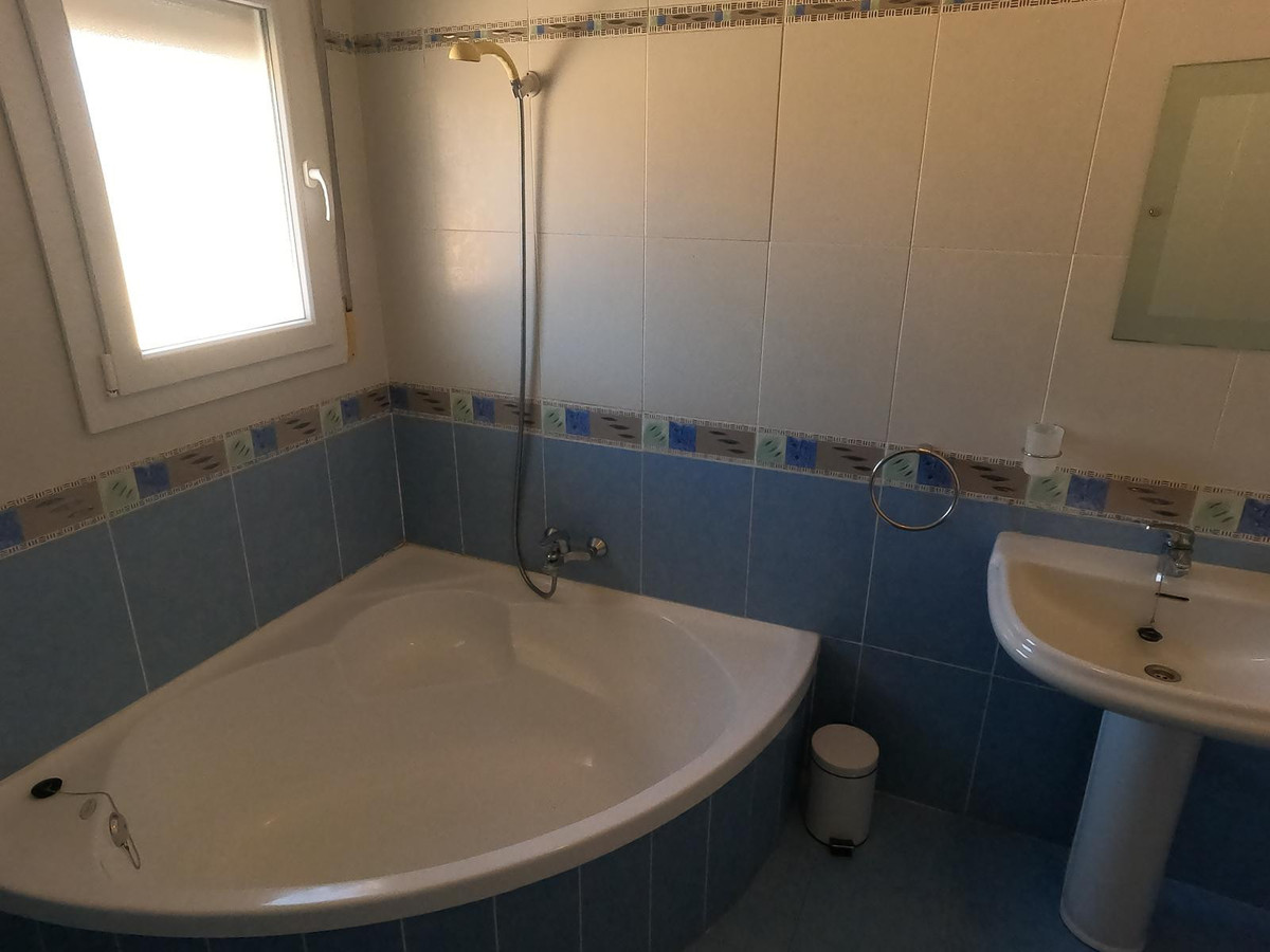 For sale - 4 Bedroom 3 Bathroom House - Detached Villa in Algorfa - Algorfa Centro  - Alicante
