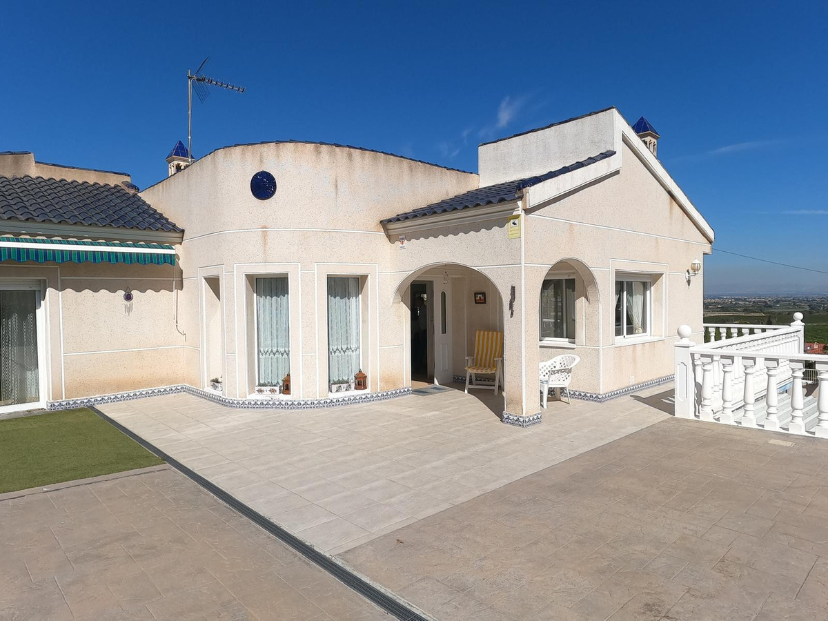For sale - 4 Bedroom 3 Bathroom House - Detached Villa in Algorfa - Algorfa Centro  - Alicante