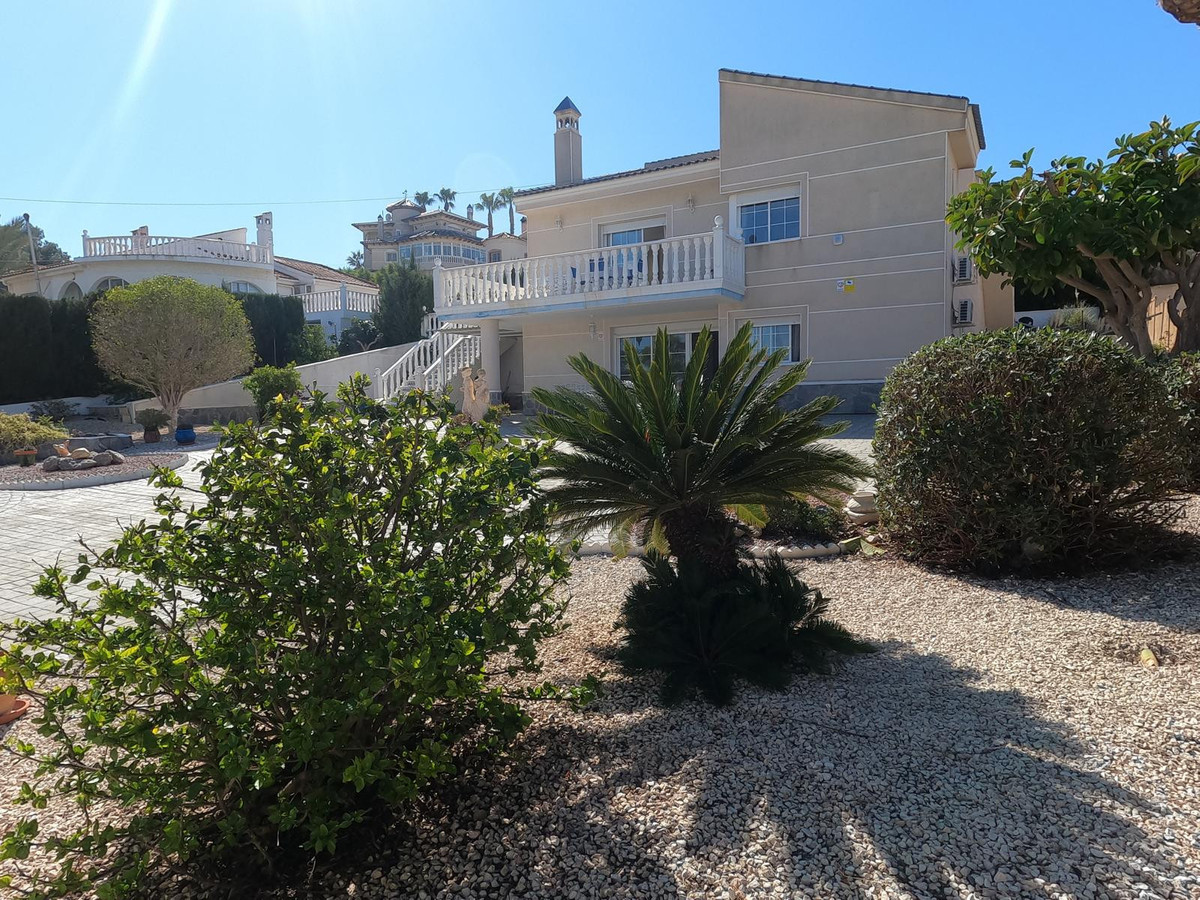 For sale - 4 Bedroom 3 Bathroom House - Detached Villa in Algorfa - Algorfa Centro  - Alicante