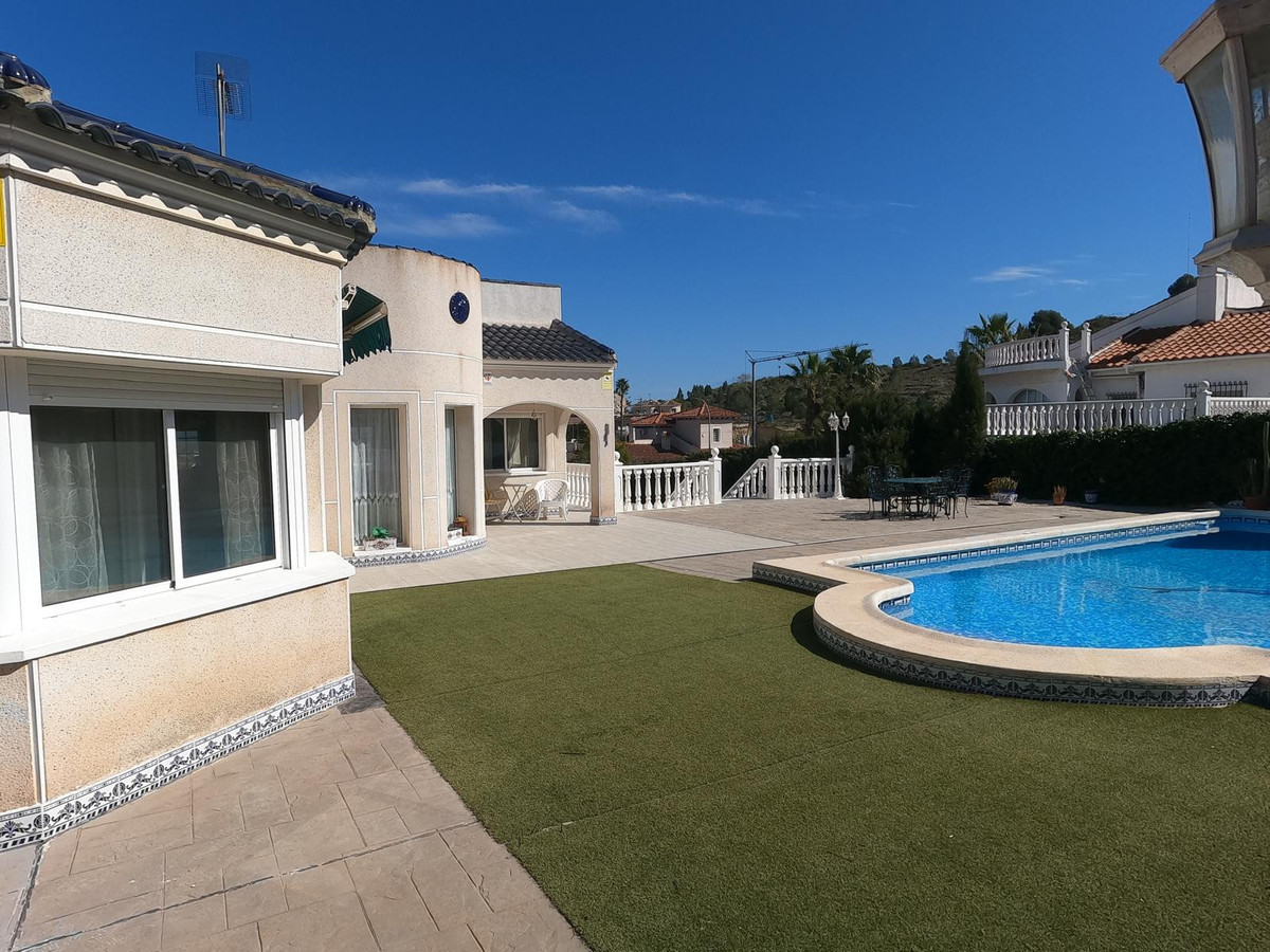 For sale - 4 Bedroom 3 Bathroom House - Detached Villa in Algorfa - Algorfa Centro  - Alicante
