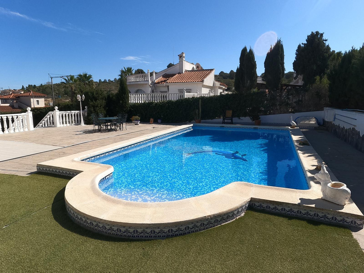 For sale - 4 Bedroom 3 Bathroom House - Detached Villa in Algorfa - Algorfa Centro  - Alicante