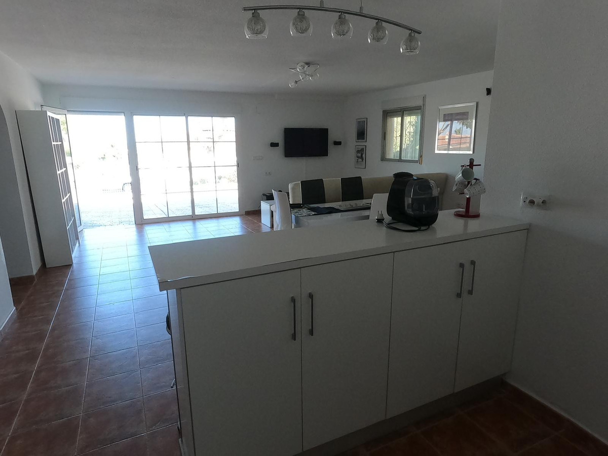 For sale - 4 Bedroom 3 Bathroom House - Detached Villa in Algorfa - Algorfa Centro  - Alicante