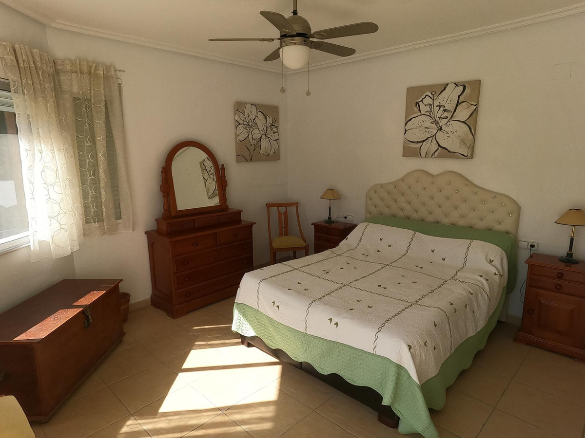 For sale - 4 Bedroom 3 Bathroom House - Detached Villa in Algorfa - Algorfa Centro  - Alicante