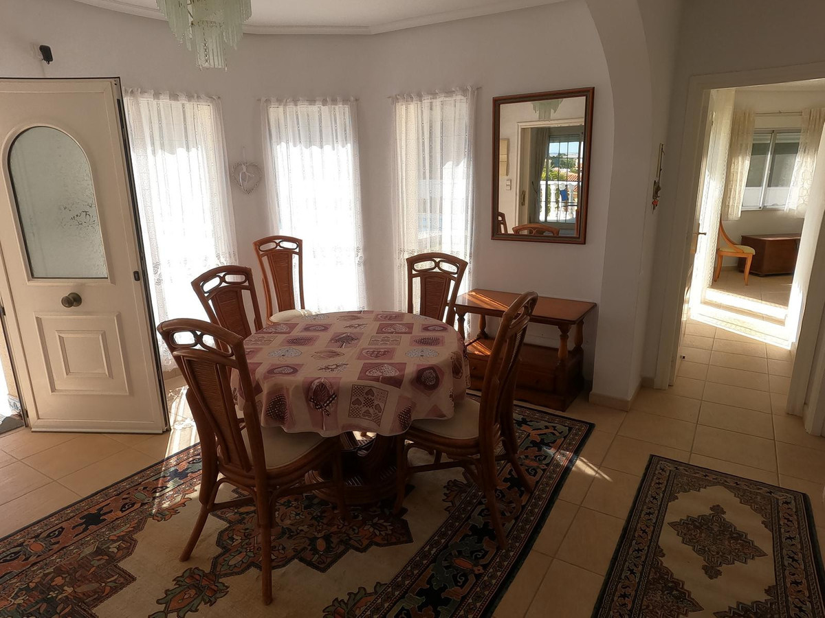For sale - 4 Bedroom 3 Bathroom House - Detached Villa in Algorfa - Algorfa Centro  - Alicante