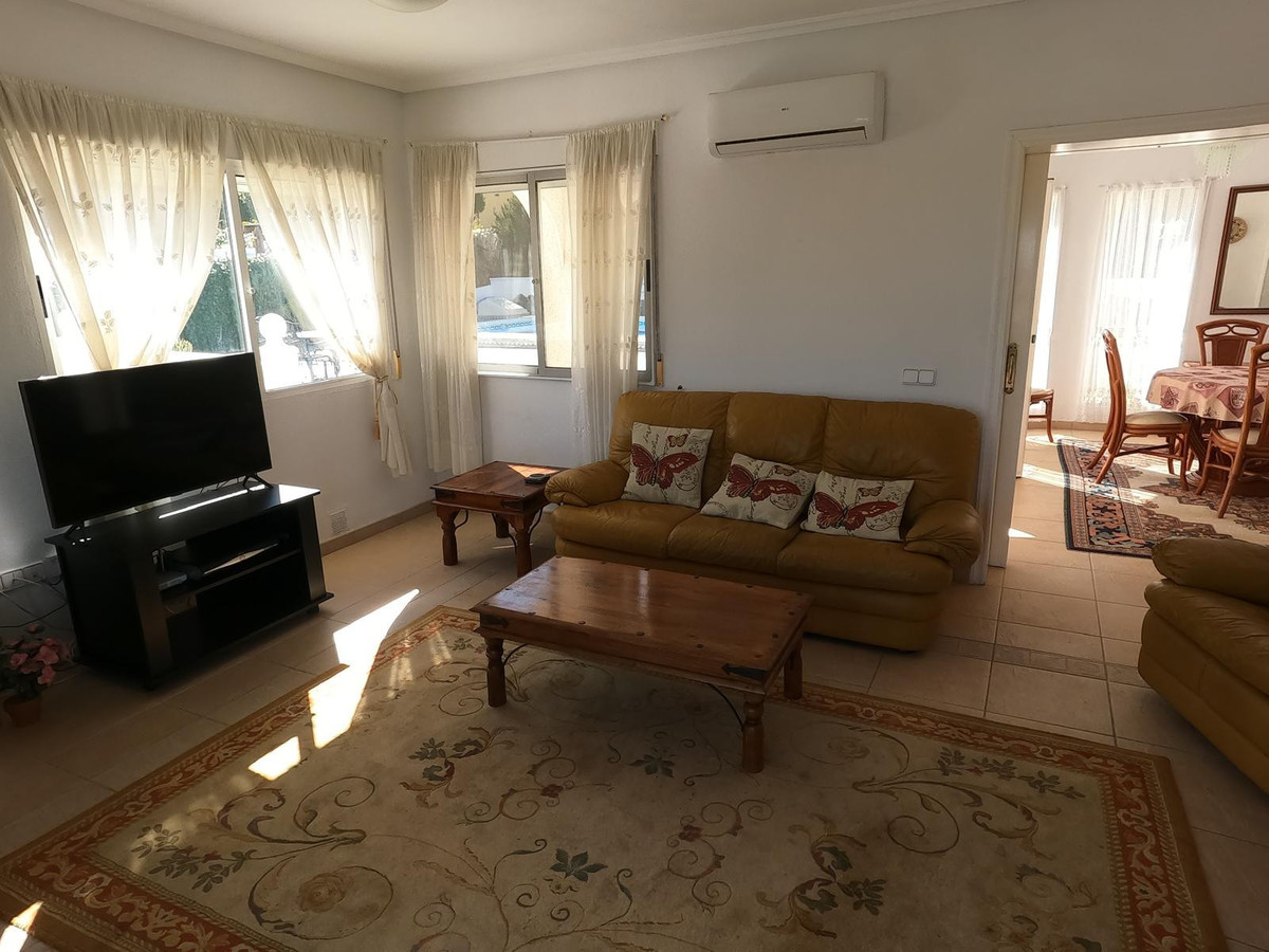 For sale - 4 Bedroom 3 Bathroom House - Detached Villa in Algorfa - Algorfa Centro  - Alicante