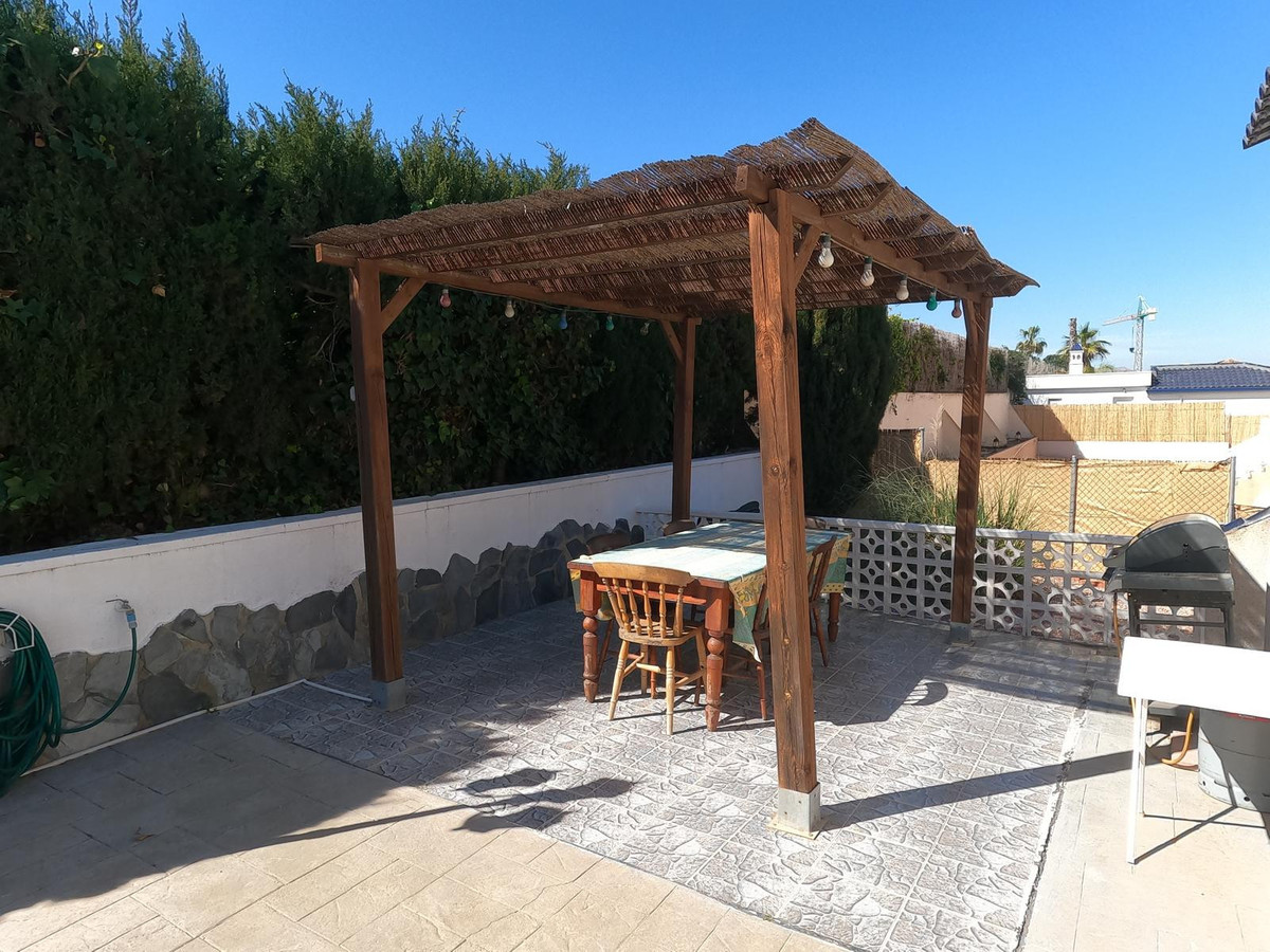 For sale - 4 Bedroom 3 Bathroom House - Detached Villa in Algorfa - Algorfa Centro  - Alicante