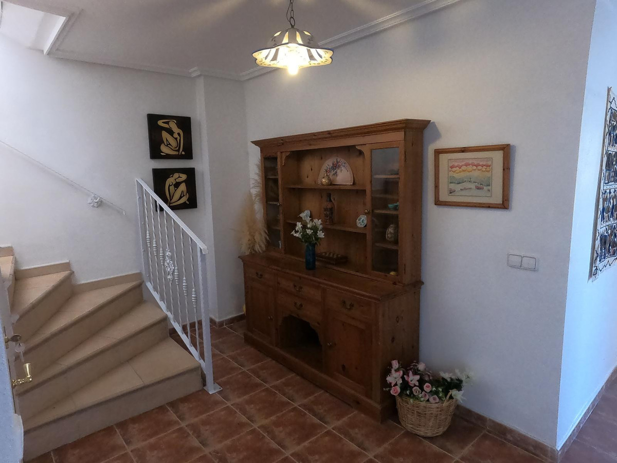 For sale - 4 Bedroom 3 Bathroom House - Detached Villa in Algorfa - Algorfa Centro  - Alicante