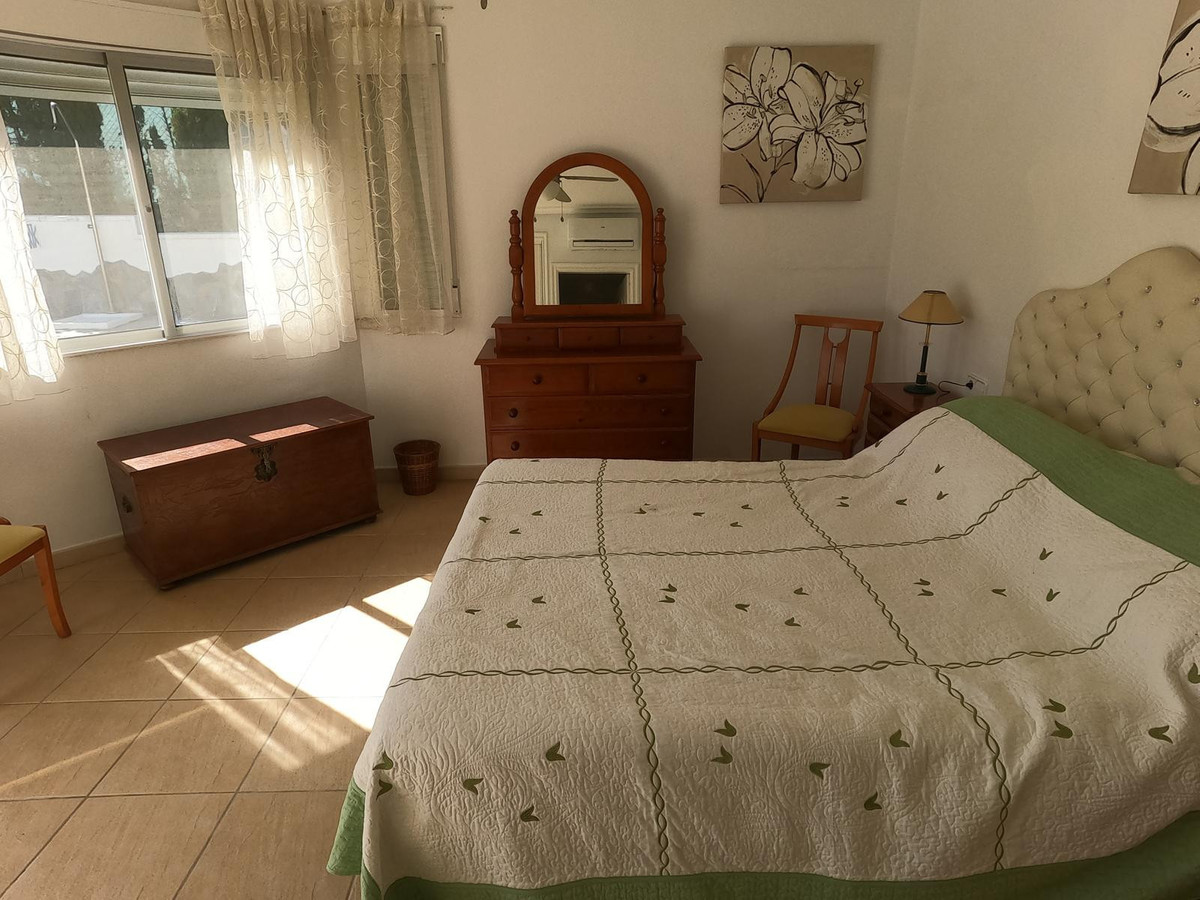 For sale - 4 Bedroom 3 Bathroom House - Detached Villa in Algorfa - Algorfa Centro  - Alicante