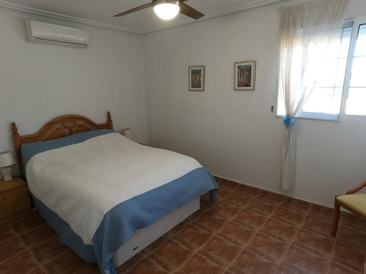 For sale - 4 Bedroom 3 Bathroom House - Detached Villa in Algorfa - Algorfa Centro  - Alicante