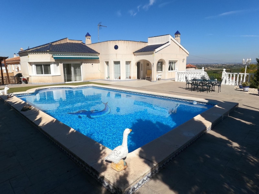 4 Bedroom 3 Bathroom House - Detached Villa in Algorfa