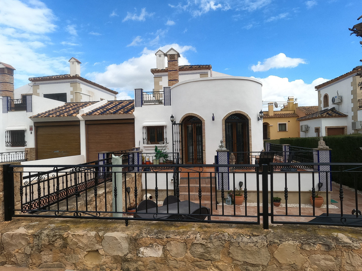 For sale - 3 Bedroom 2 Bathroom House - Detached Villa in Algorfa - La Finca Golf  - Alicante