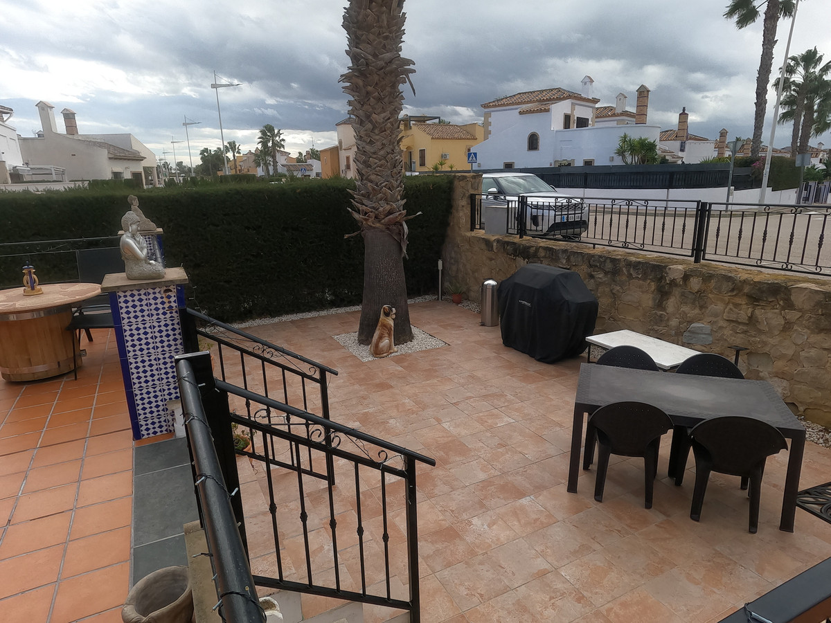 For sale - 3 Bedroom 2 Bathroom House - Detached Villa in Algorfa - La Finca Golf  - Alicante