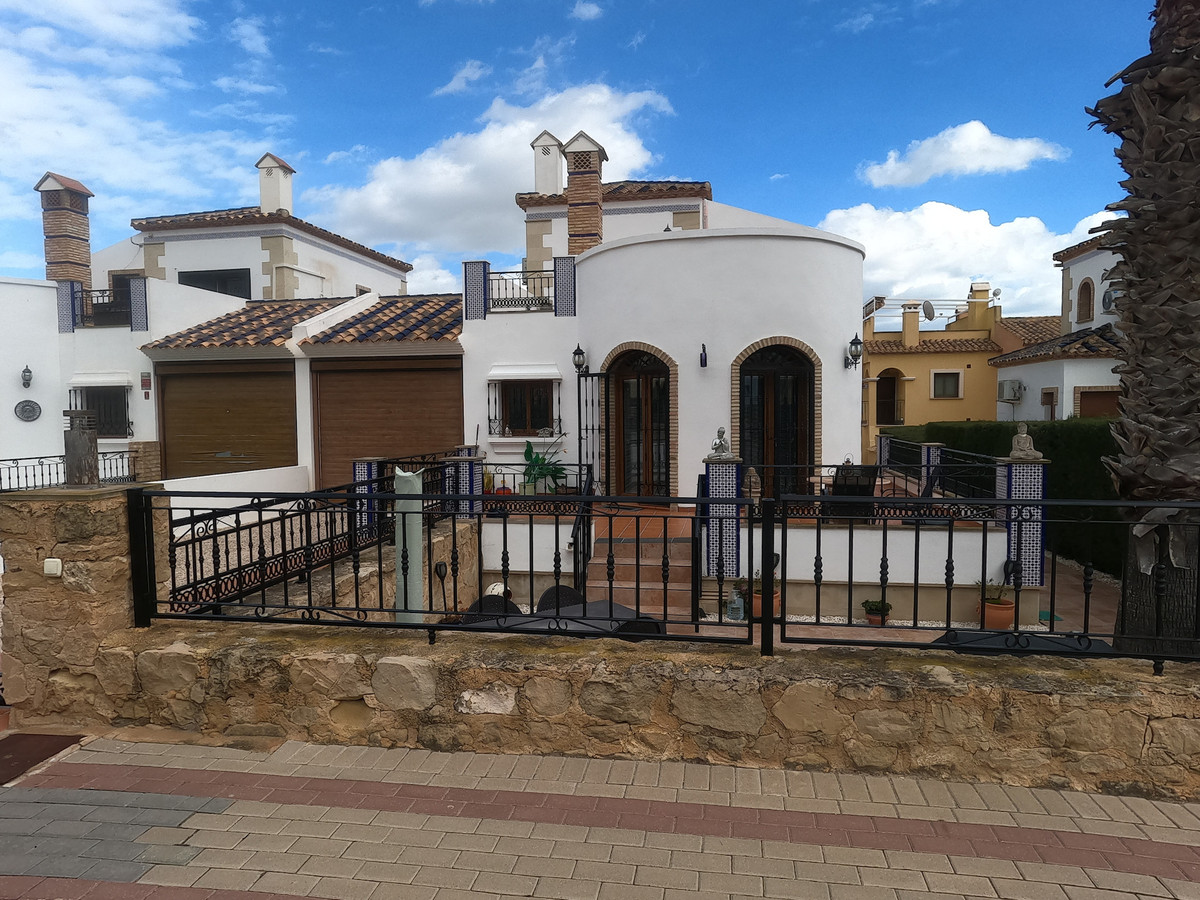 For sale - 3 Bedroom 2 Bathroom House - Detached Villa in Algorfa - La Finca Golf  - Alicante
