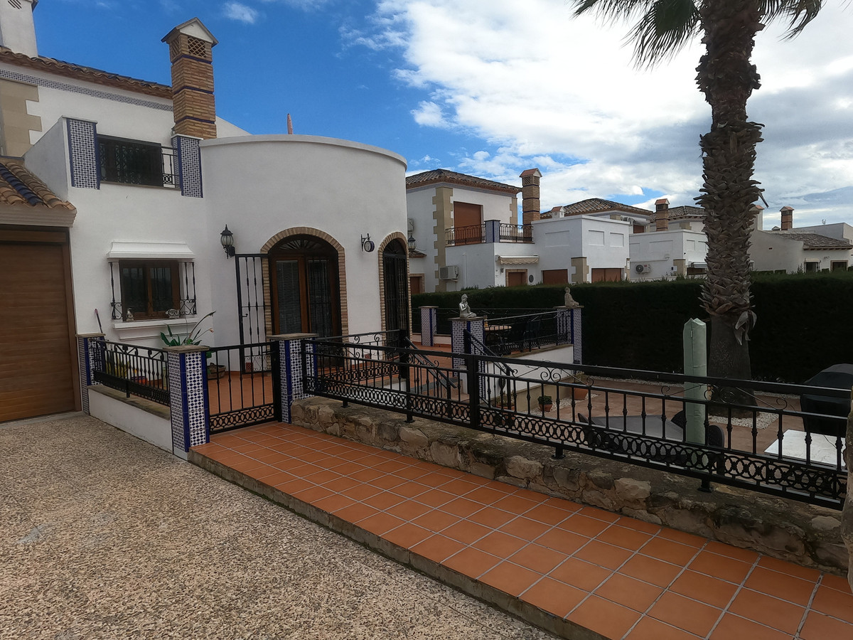 For sale - 3 Bedroom 2 Bathroom House - Detached Villa in Algorfa - La Finca Golf  - Alicante