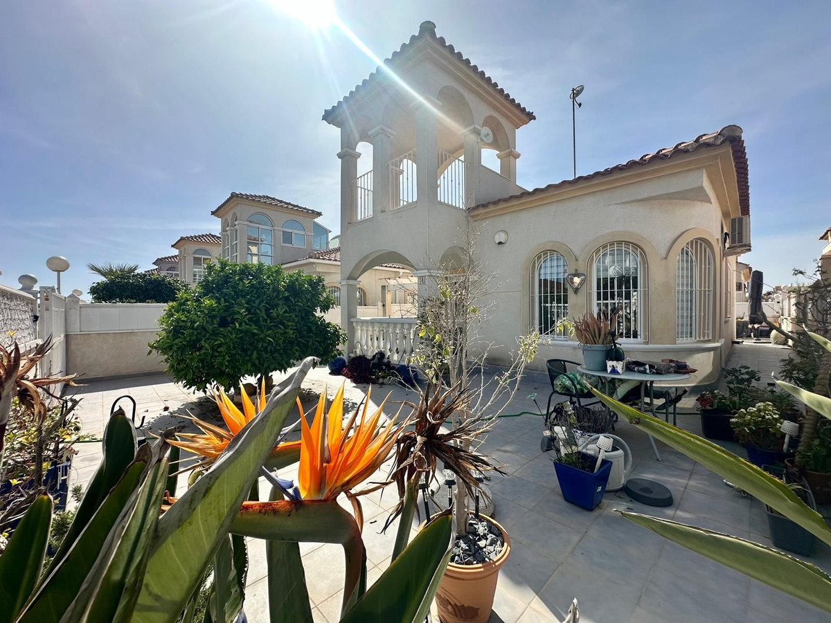 For sale - 2 Bedroom 1 Bathroom House - Detached Villa in Algorfa - Algorfa Centro  - Alicante