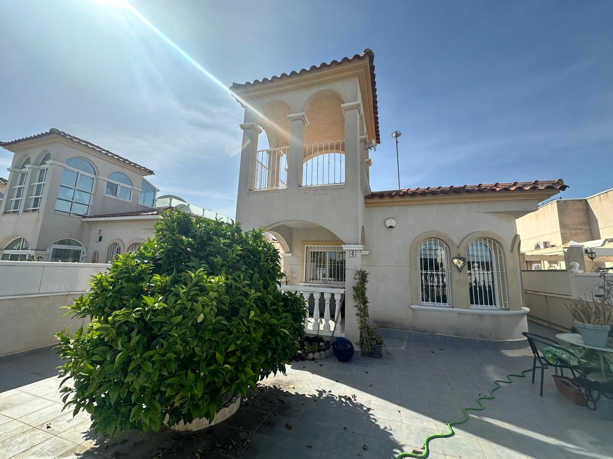 For sale - 2 Bedroom 1 Bathroom House - Detached Villa in Algorfa - Algorfa Centro  - Alicante