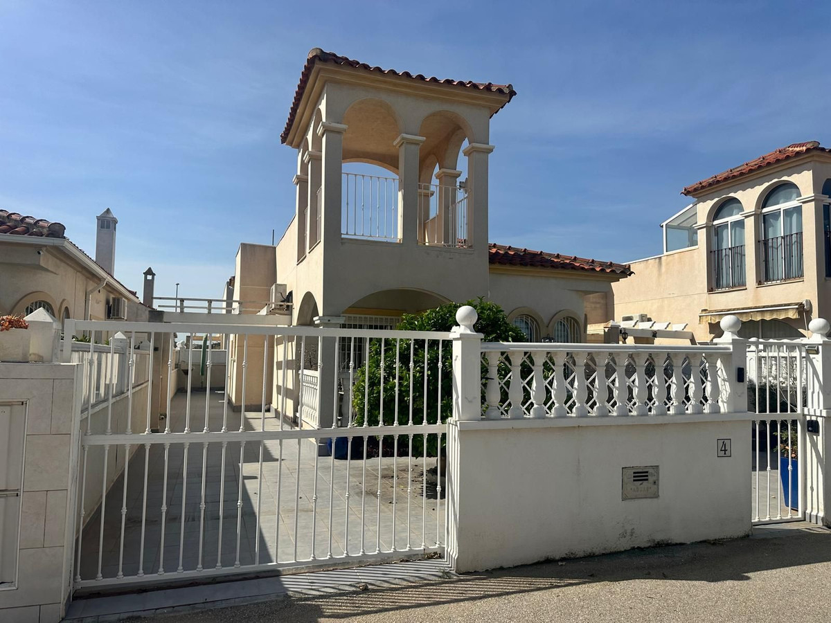 For sale - 2 Bedroom 1 Bathroom House - Detached Villa in Algorfa - Algorfa Centro  - Alicante
